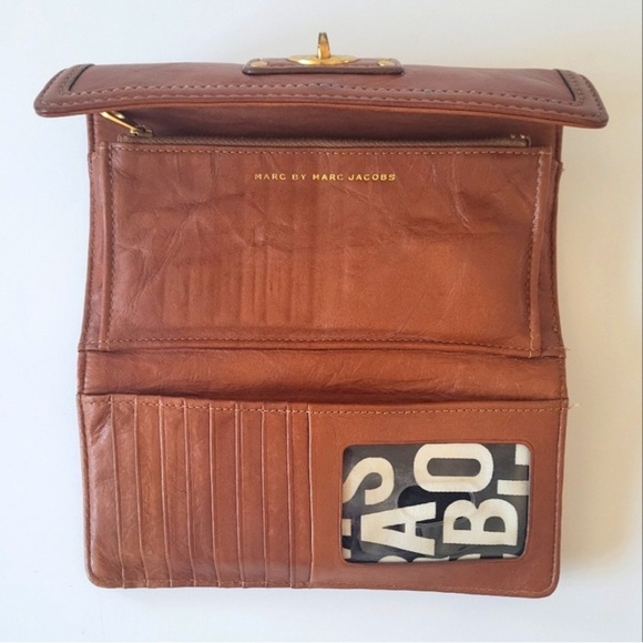 MARC JACOBS Turn Lock Brown Leather Women's Wallet - Picture 5 of 12